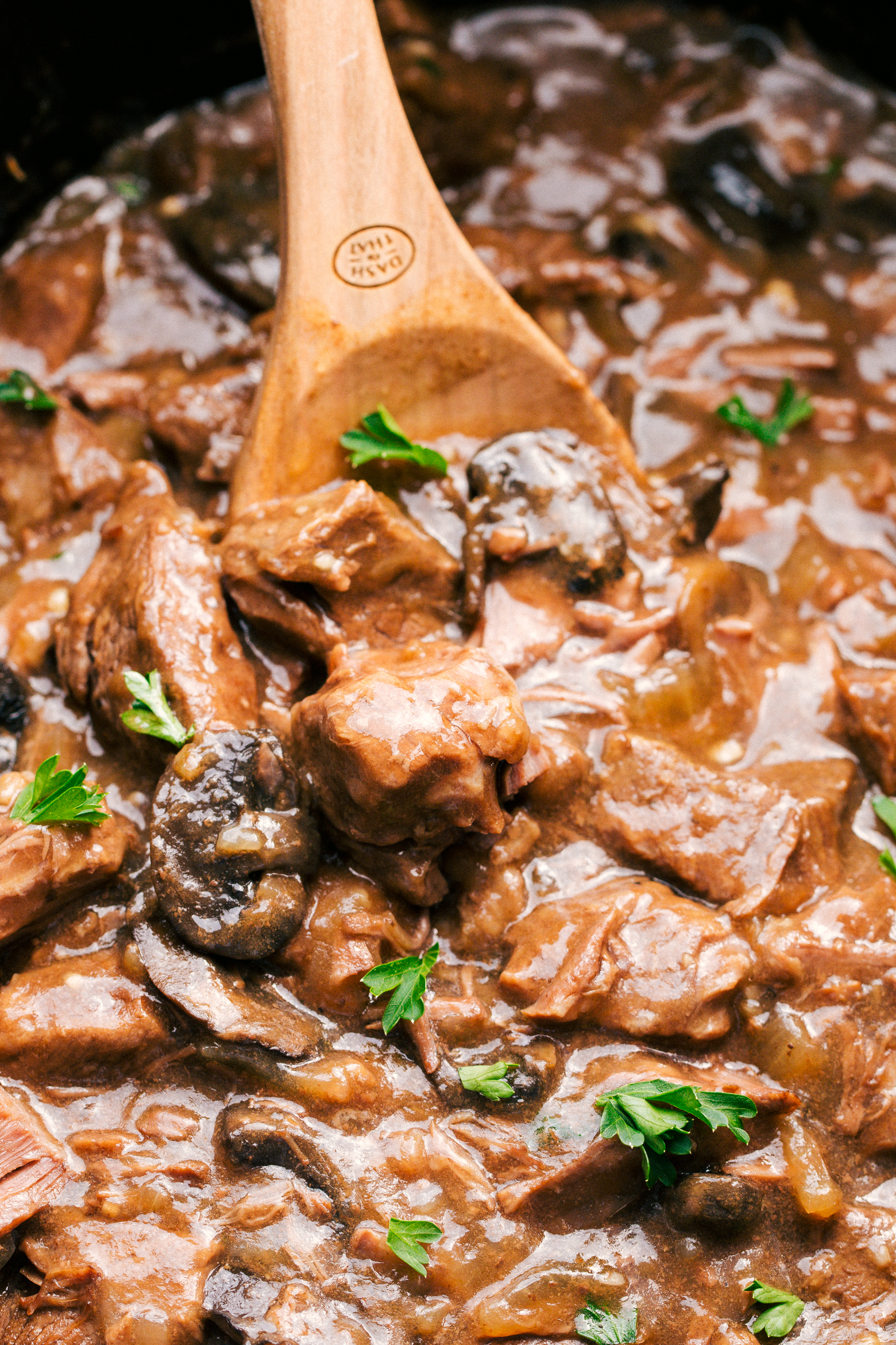 https://thefoodcafe.com/wp-content/uploads/2017/10/slow-cooker-beef-tips-with-mushrooms-2.jpg