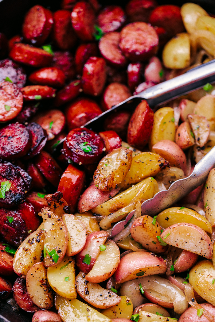 https://thefoodcafe.com/wp-content/uploads/2018/07/Garlic-Butter-Potatoes-and-Sausage-Skillet.jpg